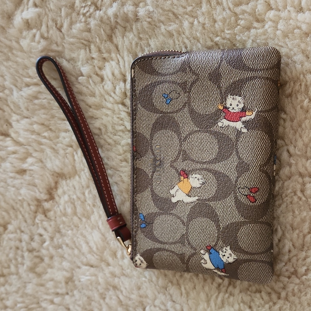 Adorable NWOT Coach Signature Kitten & Mittens Leather Wristlet Wallet 🎁😺❤️🐈